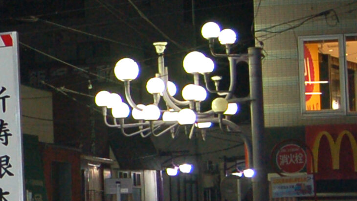 中山商店会入口の街路灯が新しくなり、4月6日点灯しました